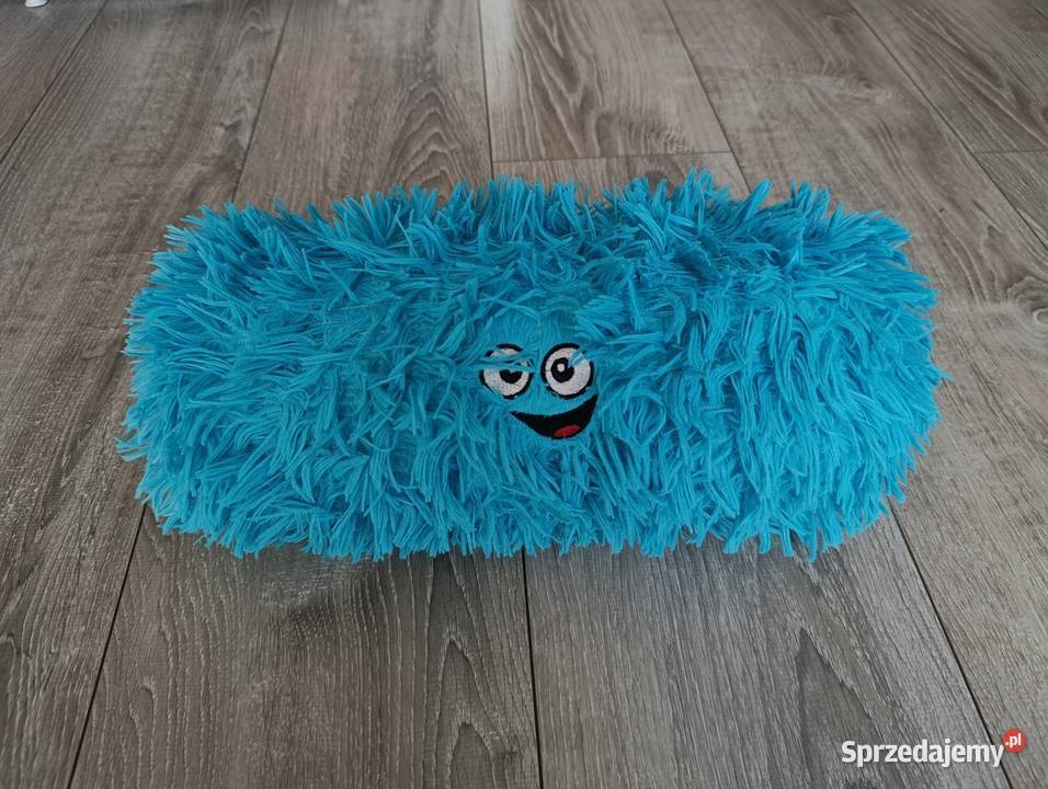 pluszowa poduszka która przypomina postać z