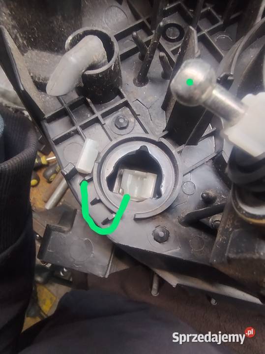 Mazda 2 0714 lampa reflektor lewa przednia przód osobowe Ślesin sprzedam