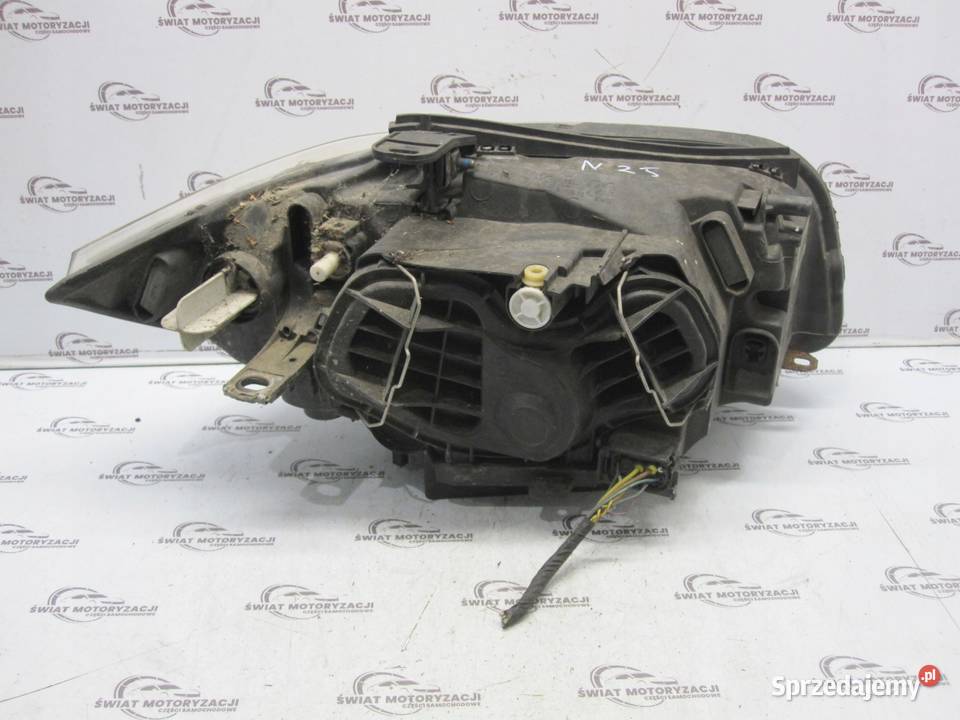 BMW E82 10r lampa lewa przód ANGLIK 724965101