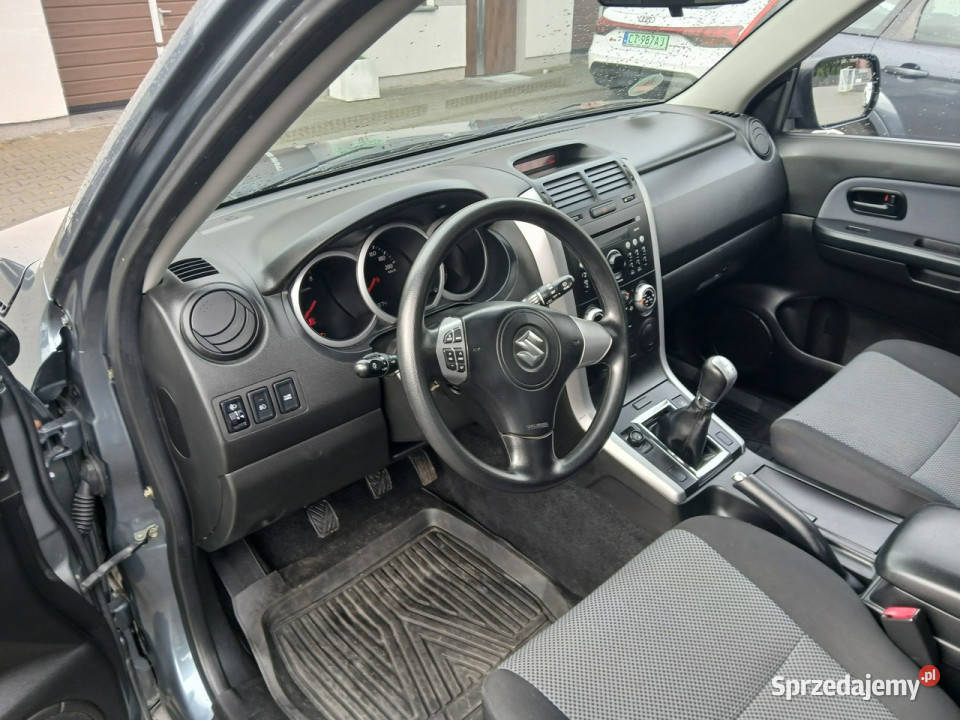 Suzuki Grand Vitara 16i 4X4 klima elektryka garażowany Samochody osobowe