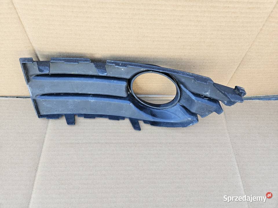 VOLVO C30 KRATKA LEWA RAMKA HALOGENU PRZÓD