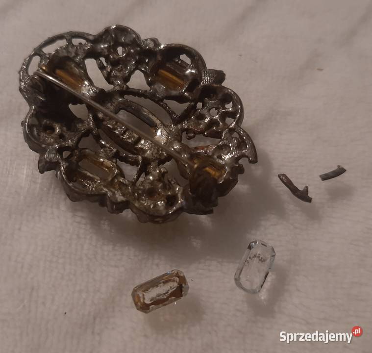 Przypinka broszka metalowa kamienie 38x49 Zegarki i Biżuteria śląskie Czeladź sprzedam