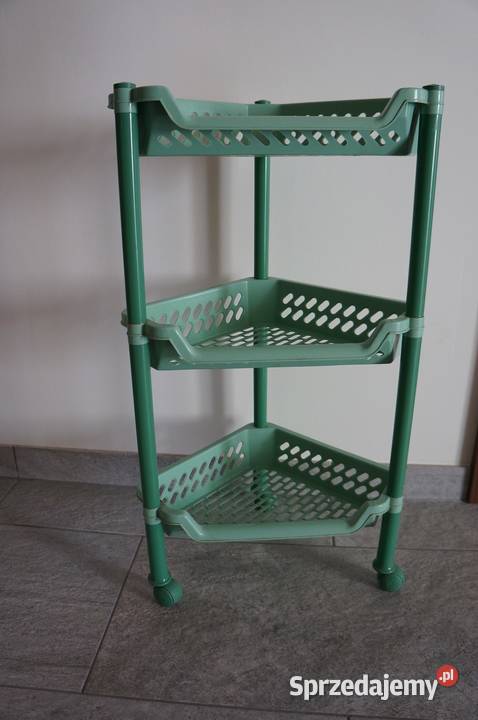 ceramiczne pojemniki i stare żelazko ozdobne