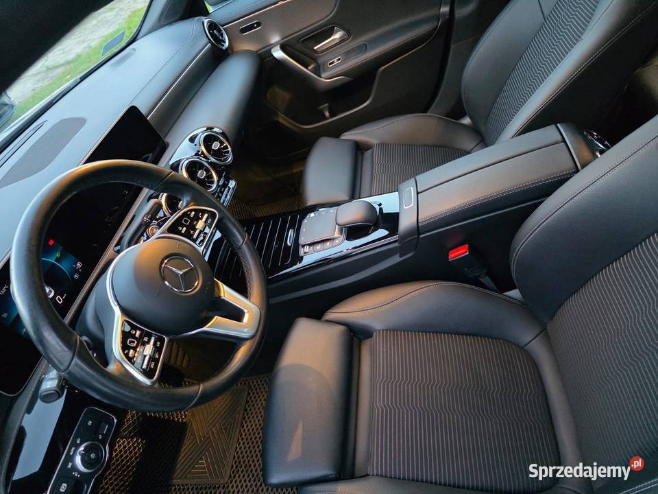 Bezwypadkowy stan salonowy MercedesBenz CLA 180 automatyczna Wieluń