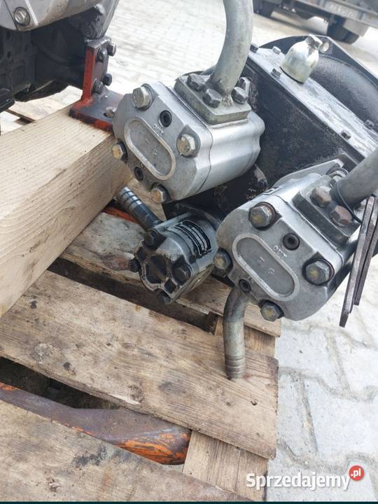 Napęd pompy obudowa pompy WHEEL LOADER ZL10 Gromnik sprzedam