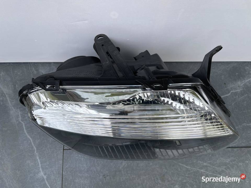 DACIA DUSTER PRAWA LAMPA PRZÓD CZARNA wielkopolskie