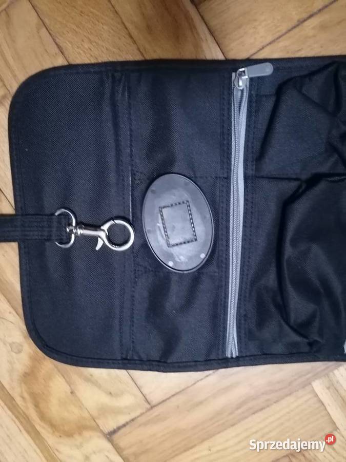 Kosmetyczka czarna pojemna