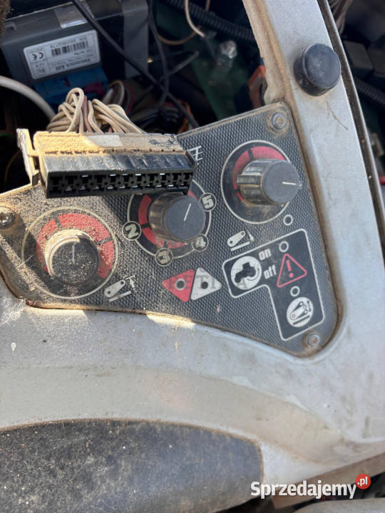 AGCO Massay Ferguson 8480 Przełączniki Przycisk Części i osprzęt rolniczy Jastrzębniki