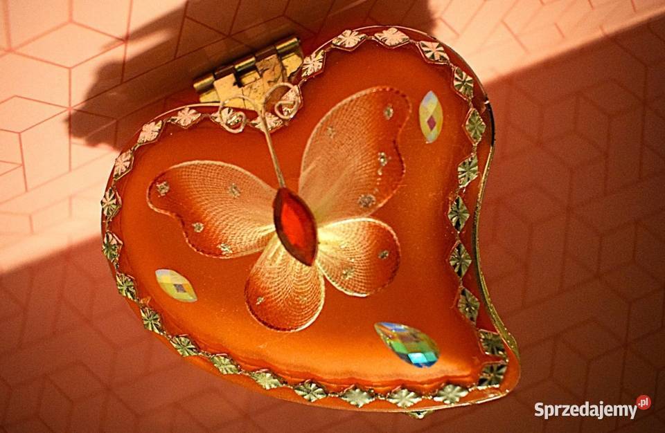 Szkatułka w kształcie serduszka na biżuterię z kujawsko-pomorskie