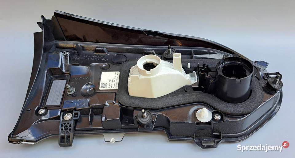 Lampa Tylna Prawa Toyota RAV4 V 5 LED Klapa osobowe Mielęcin