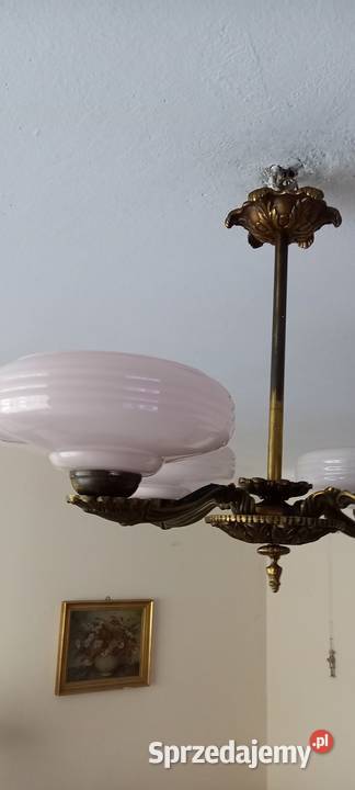 Mosiężny czteroramienny żyrandol z kloszami Antyki łódzkie Skierniewice