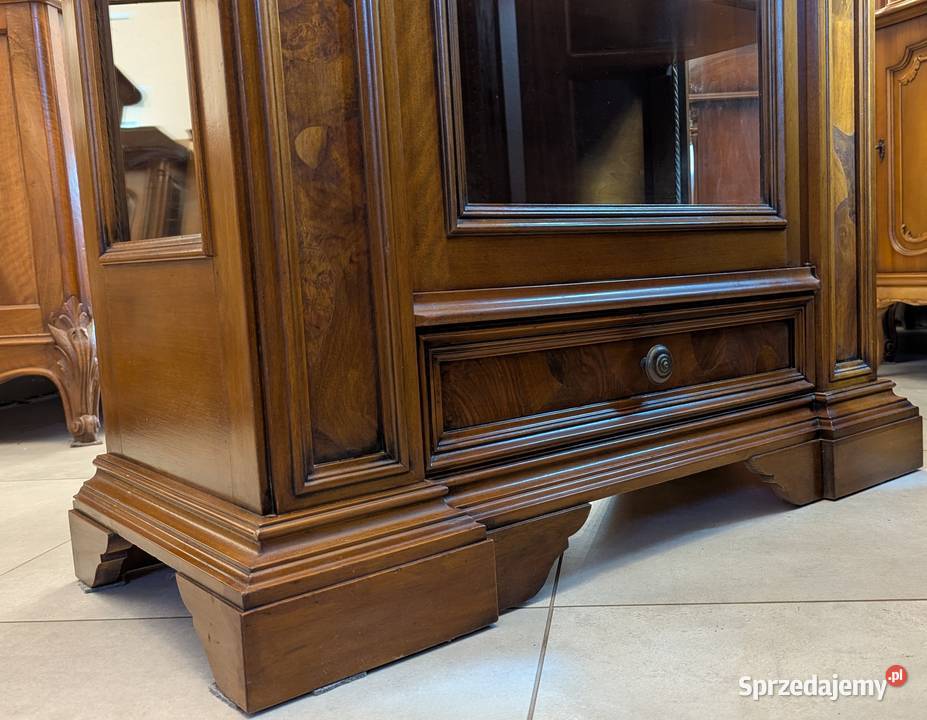 piękna witrynaserwantka czeczota orzechsklep Dąbrowa Górnicza