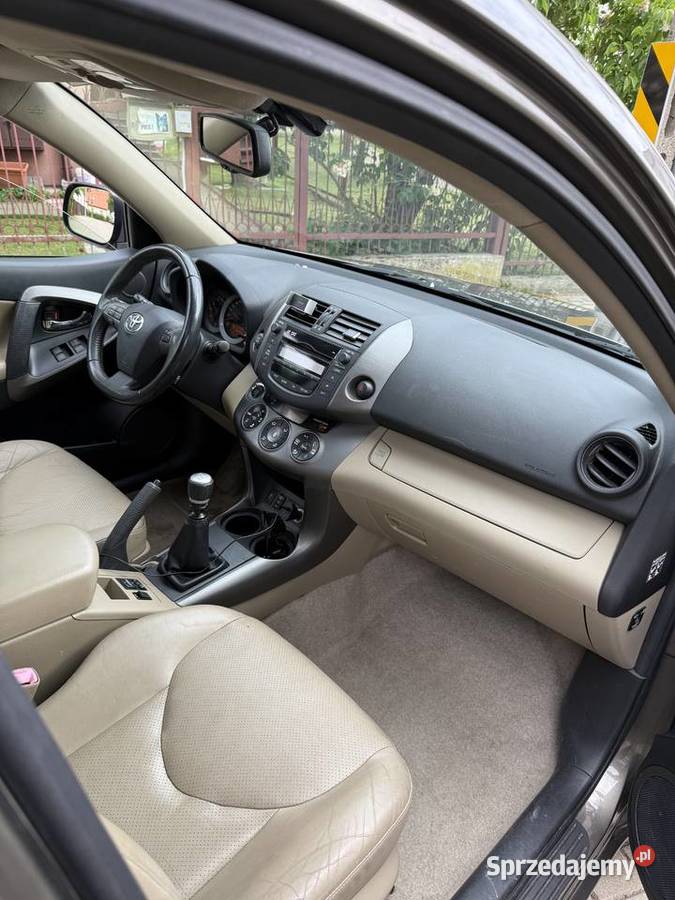 Toyota Rav 4 z Niemiec bogata 140 przebieg Rok produkcji 2010