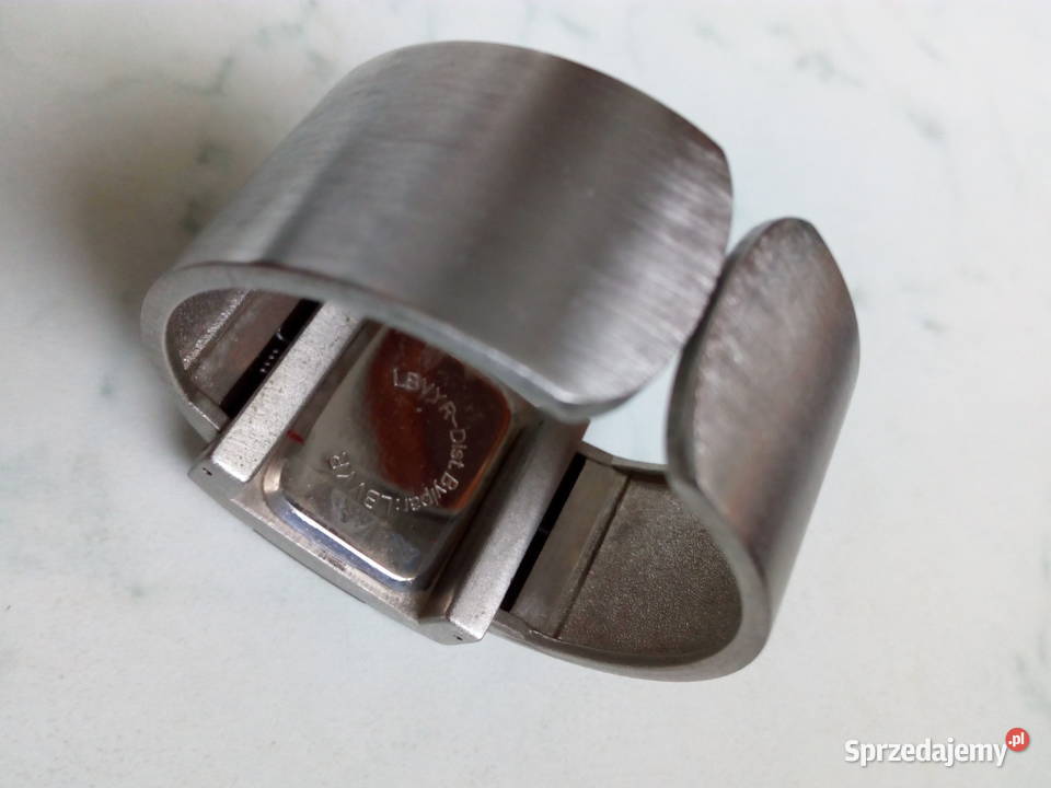 Damski zegarek na reke Damskie Puławy