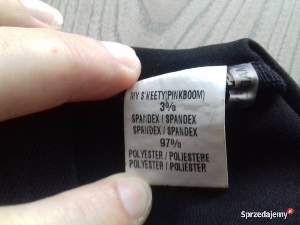 Sukienka czarna z zdobieniem kołnierzyku i na Bydgoszcz