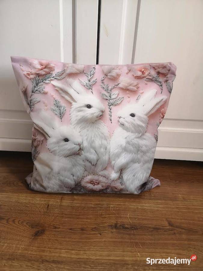 Poszewka dekoracyjna z królikami różowa ozdobna Niepołomice