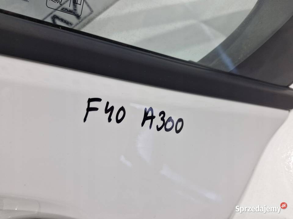 BMW 1 F40 DRZWI LEWE LEWY TYŁ KOMPLETNE A300