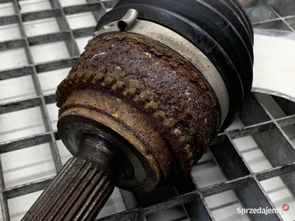 PÓŁOŚ LEWY PRZÓD MITSUBISHI OUTLANDER I 20 136 osobowe