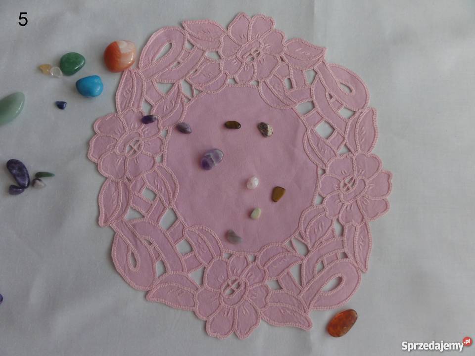 Kolorowe różowe bogato haftowane serwety Lublin