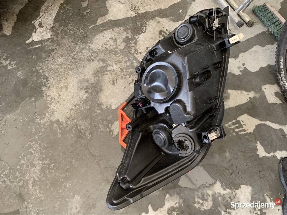 Lampa lewy przód Ford Kuga Hella Radlin