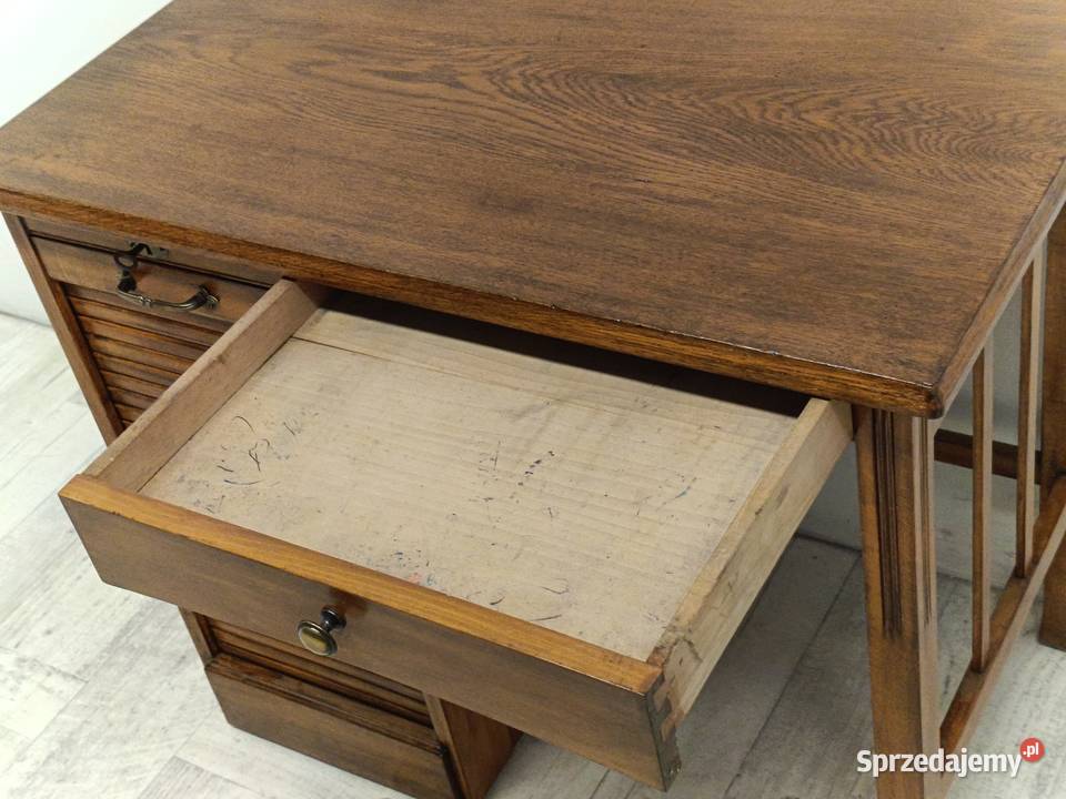 małe biurko dwustronne drewniane model Thonet z Radomsko