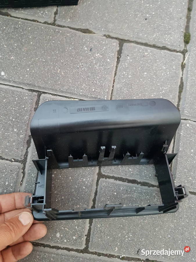 VW GOLF III VENTO SCHOWEK BOX NA KASETY Turek sprzedam