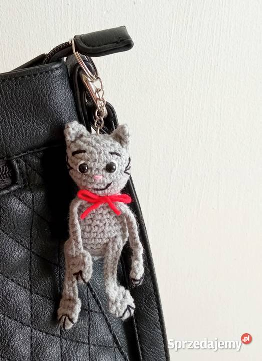 Śmieszny kotek wykonany na szydełku brelok Łask