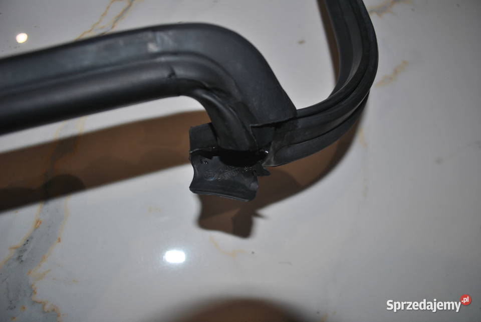 Uszczelka komory silnika prawa strona BMW E46 M3 Poręba