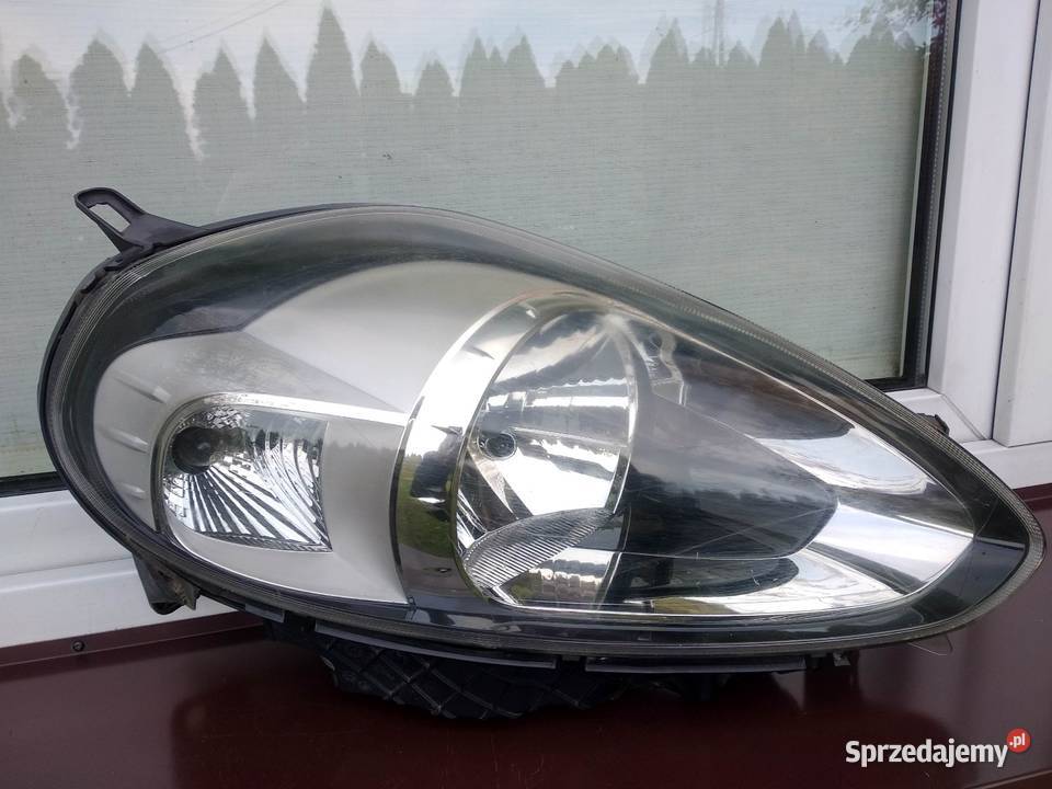 Fiat Punto Evo lampa przednia prawa reflektor Sieradz