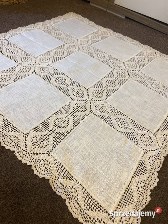 Obrus szydełkowy bogato zdobiony koronkami inny kolor Obrusy i serwety Zabrze