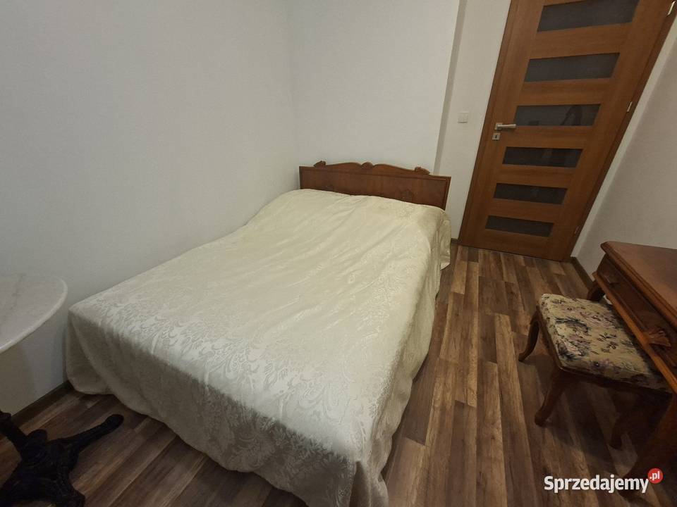 Stylowe łóżko ludwikowskie 140x200 z materacem Łóżka