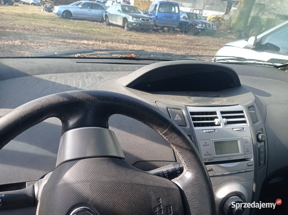 Toyota Yaris II 14 66 kW 2006 r dawca części wielkopolskie
