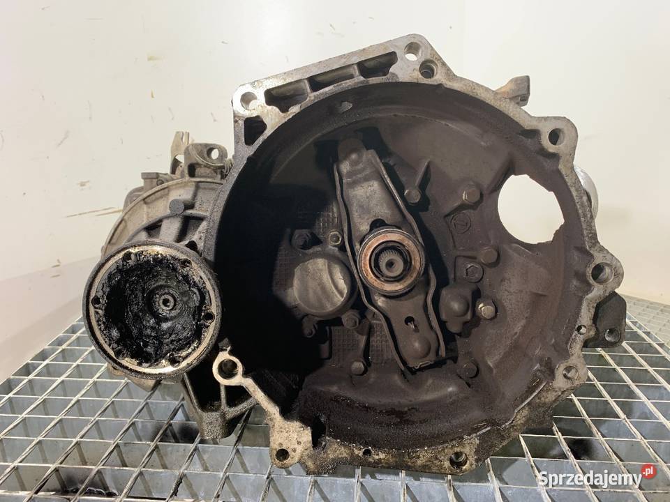 SKRZYNIA BIEGÓW VW GOLF V GQQ 19 105 0310 osobowe Skrzyni biegów sprzedam