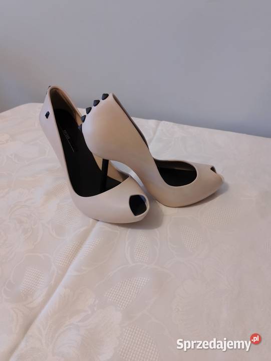 Szpilki MELISSA beżowe peep toe ozdobne czarne wielkopolskie