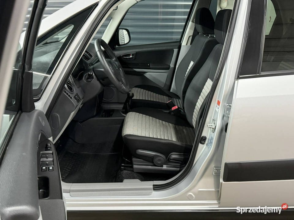 Suzuki SX4 4x4 30tyśkm Stan idealny Zero korozji napęd 4x4 Chechło