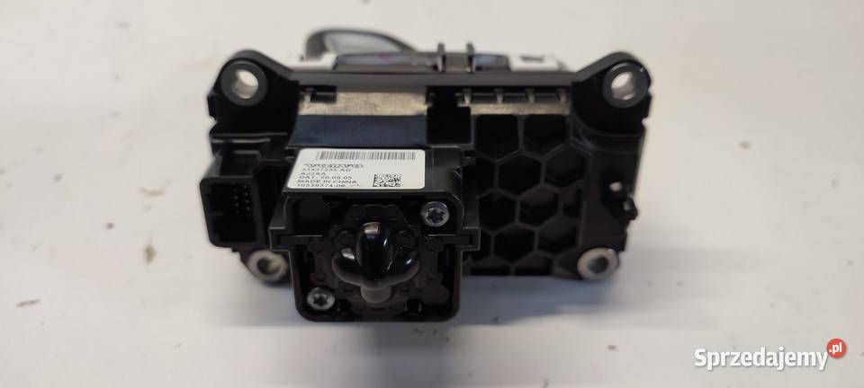 VOLVO XC40 WYBIERAK LEWAREK ZMIANY BIEGÓW