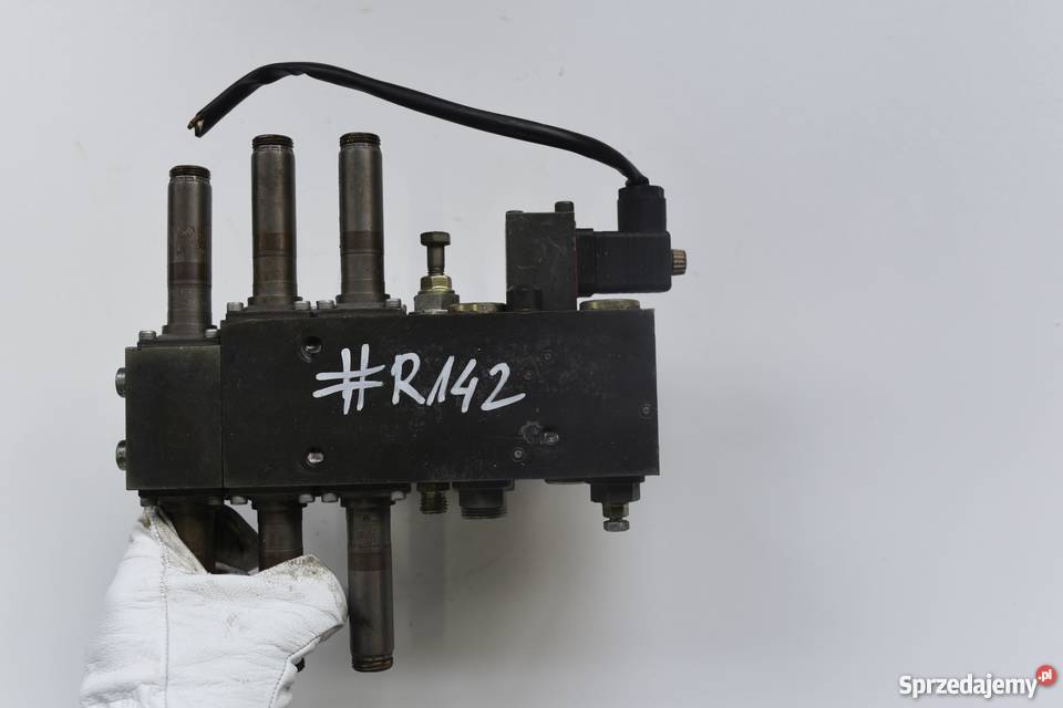 Kostka zawór rozdzielacz hydrauliczny R142