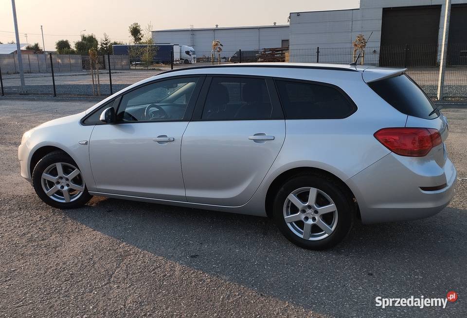 OPEL ASTRA J kombi 16 benzyna klima tempomat alu benzyna wielkopolskie Gostyń