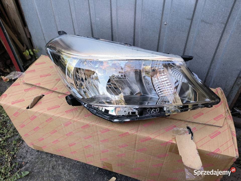 Reflektor prawy toyota Yaris 2010 Warszawa sprzedam