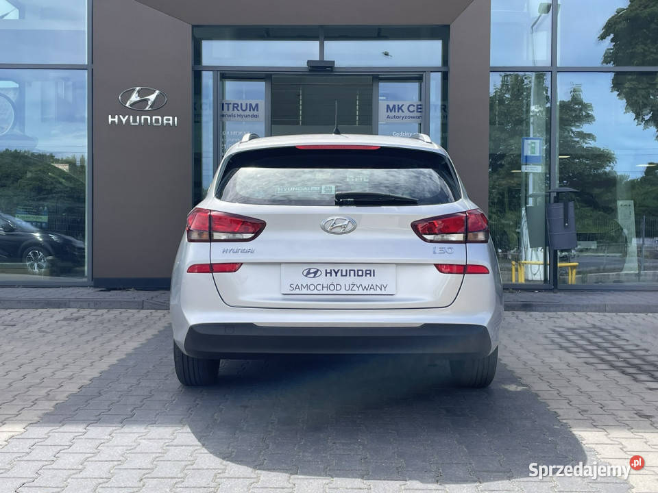 Hyundai i30 14 MPI 100 Classic Salon Polska srebrny Piotrków Trybunalski