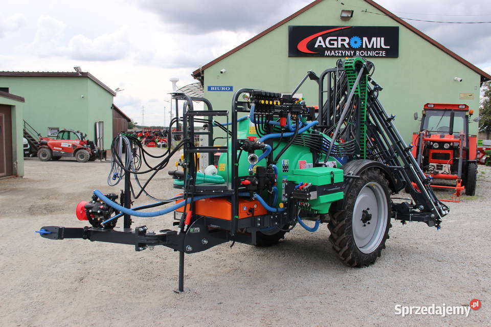 Opryskiwacz zaczepiany przyczepiany hydrauliczny