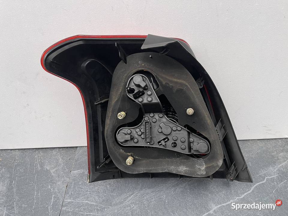 TOYOTA AVENSIS T25 PRAWA LAMPA TYŁ HB prawe Ostroróg