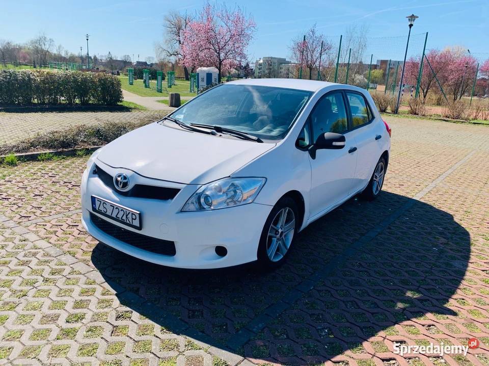 Wypożyczalnia aut wynajem Toyota Auris diesel Usługi