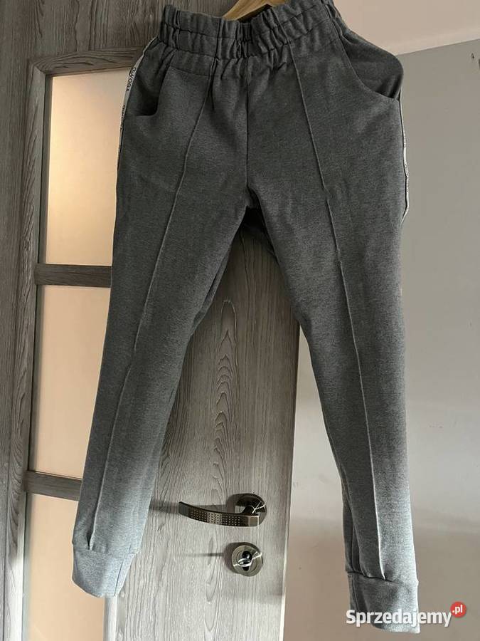 Sprzedam ciuchy nowe kurtkę parkę i płaszcz czarny