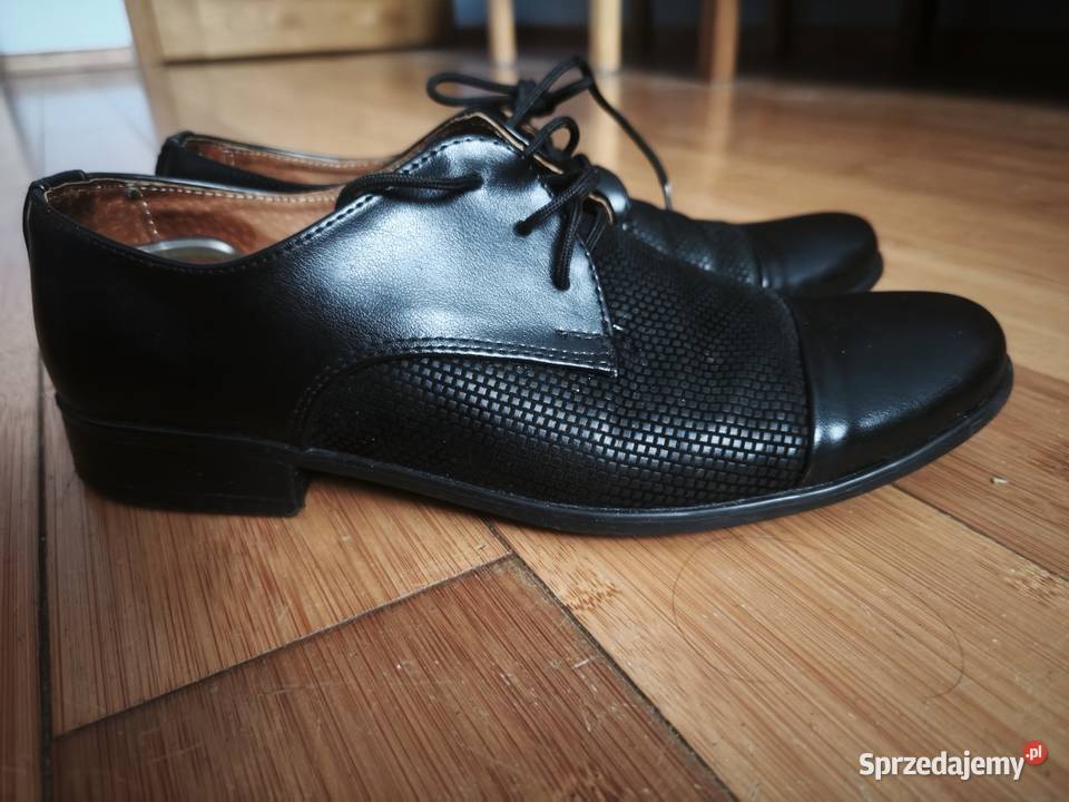 Czarne skórzane półbuty wizytowe chłopięce 36 Sznurowadła Połaniec