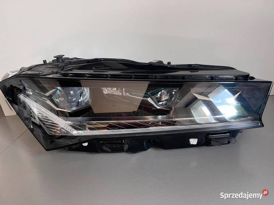 SKODA SUPERB IV CRYSTAL LIGHTING FULL LED PRAWA Ostroróg