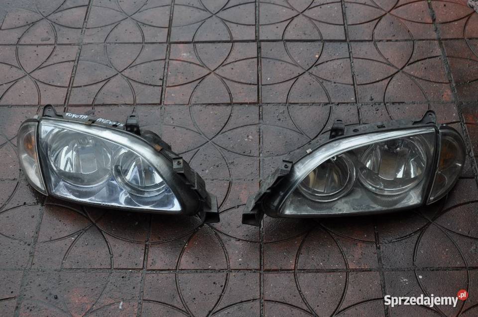 toyota avensis lampa lewa WYSYŁKA Żory sprzedam