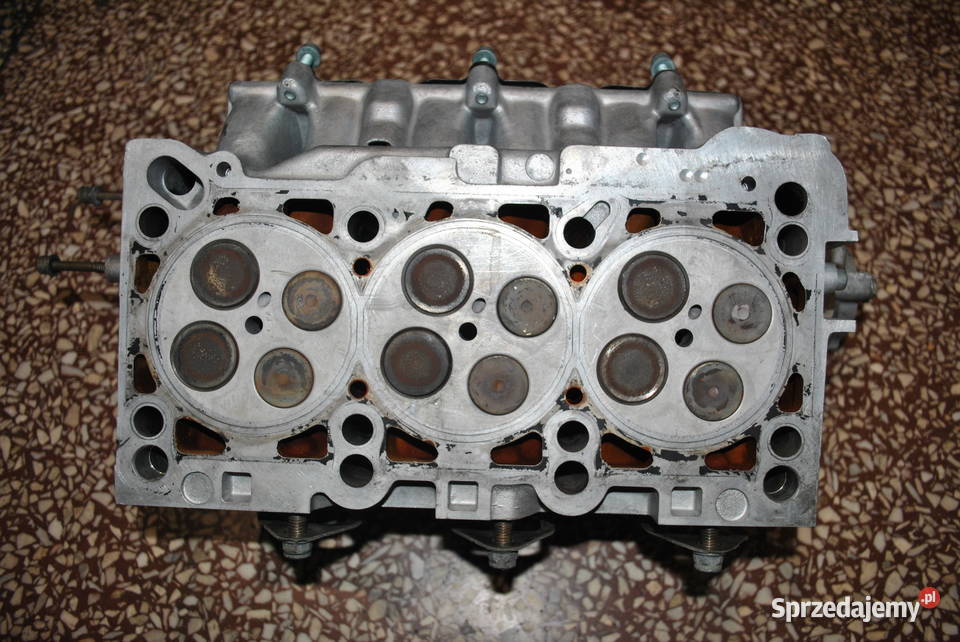 Głowica cylindrów LEWA AUDI A4B5 A6C5 A8D2 Poręba