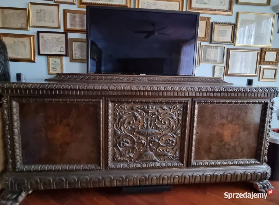 Komoda z pięknymi rzeźbieniami w stylu Meble Szczecin