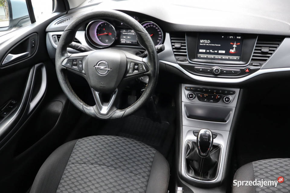 Opel Astra 14 T relingi dachowe